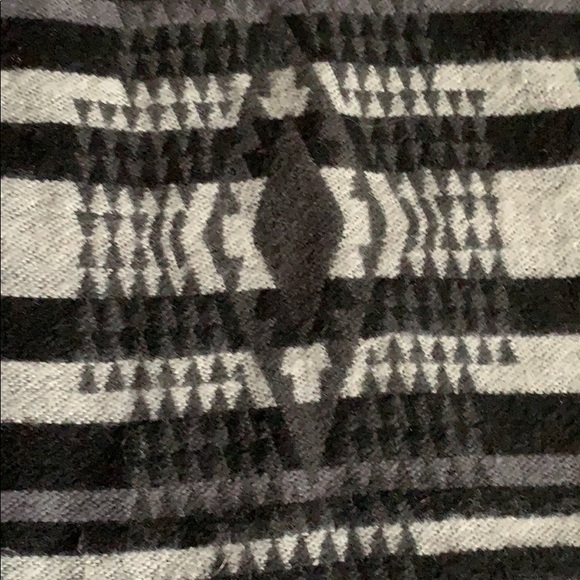 Tribal Print Scarf Grey and Black - Picture 4 of 4